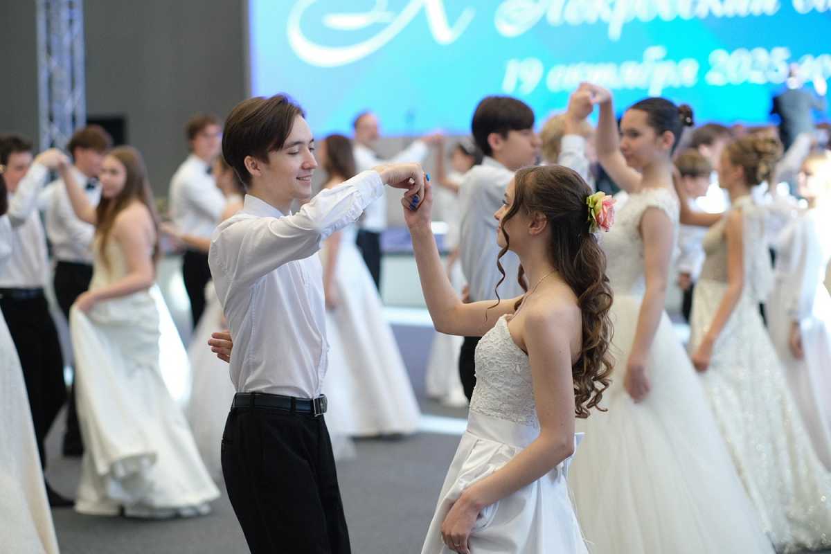 В Великом Новгороде отгремел юбилейный Покровский бал