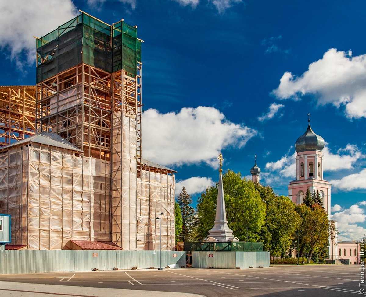 В церкви Введения Пресвятой Богородицы ведут реставрационные работы.