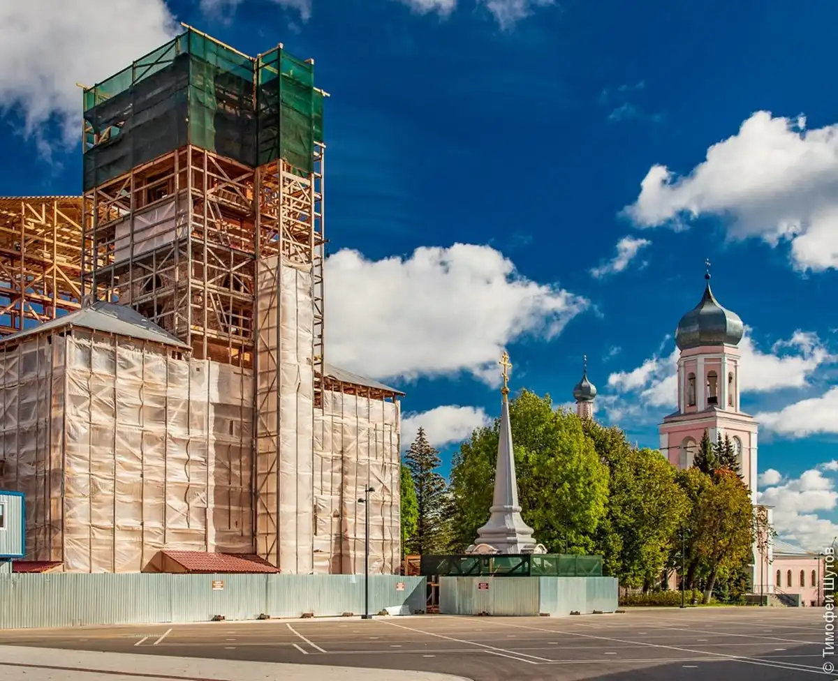 В церкви Введения Пресвятой Богородицы ведут реставрационные работы.