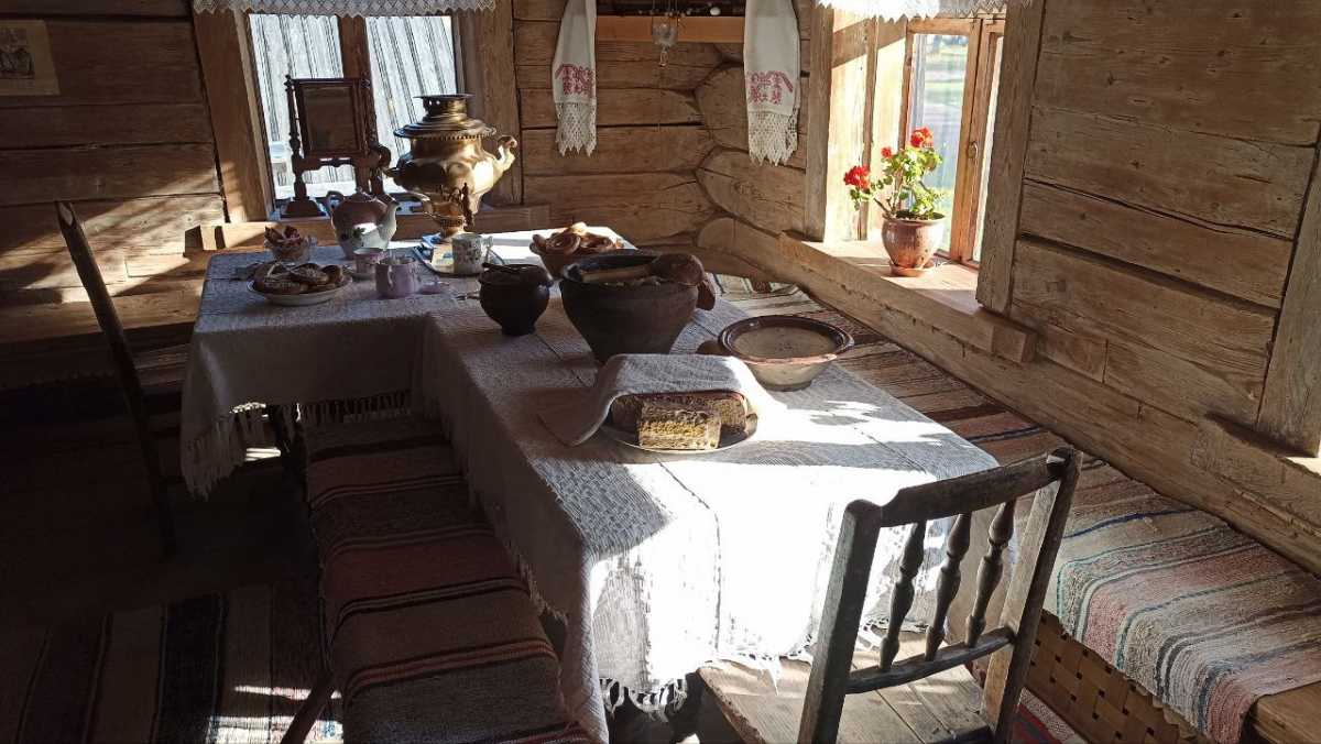 В «Витославлицах» юные горожане познакомятся с деревенской жизнью: раскроют секреты строительства кр