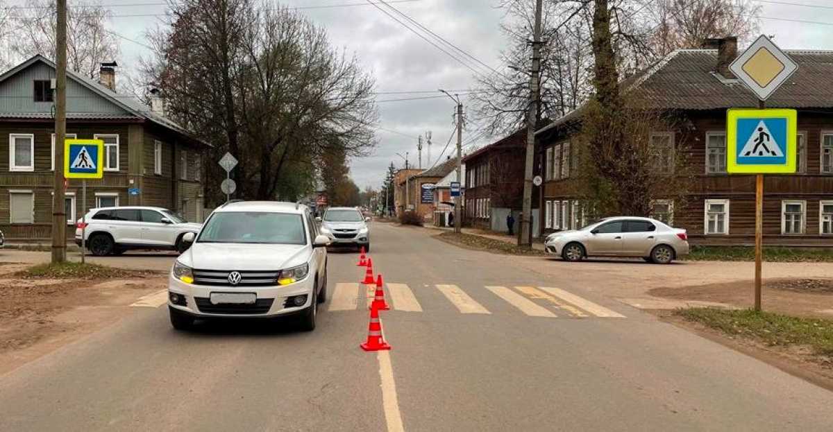 Пешеход с телесными повреждениями доставлена бригадой скорой помощи в Боровичскую ЦРБ.