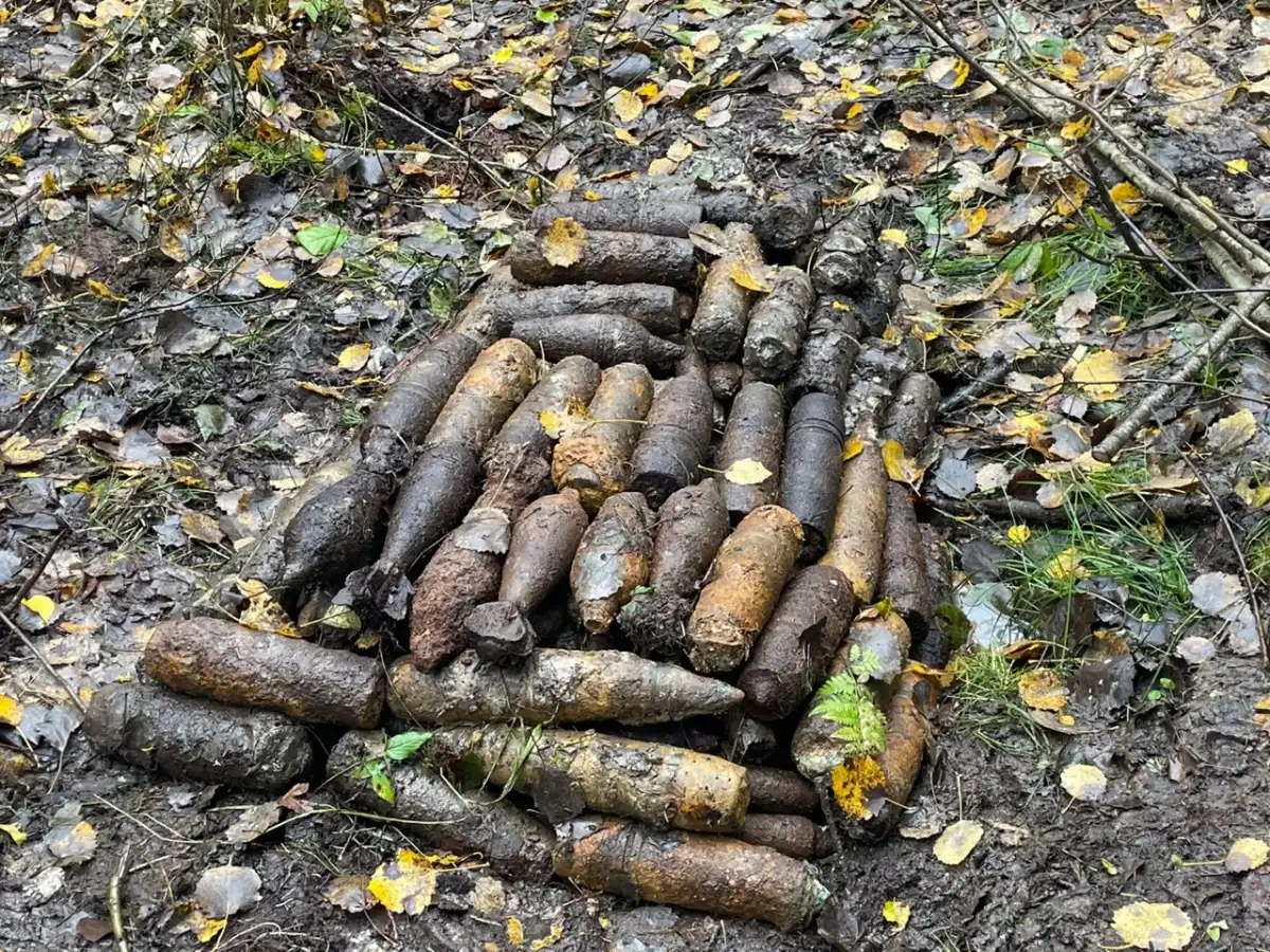 При обнаружении взрывоопасных предметов немедленно сообщите об опасной находке в службу спасения по