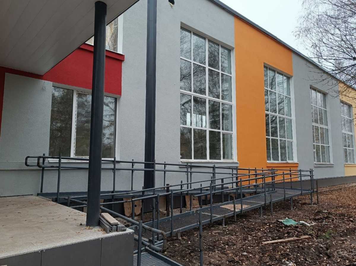 Школа №4 в Боровичах была открыта 1 сентября 1974 года.