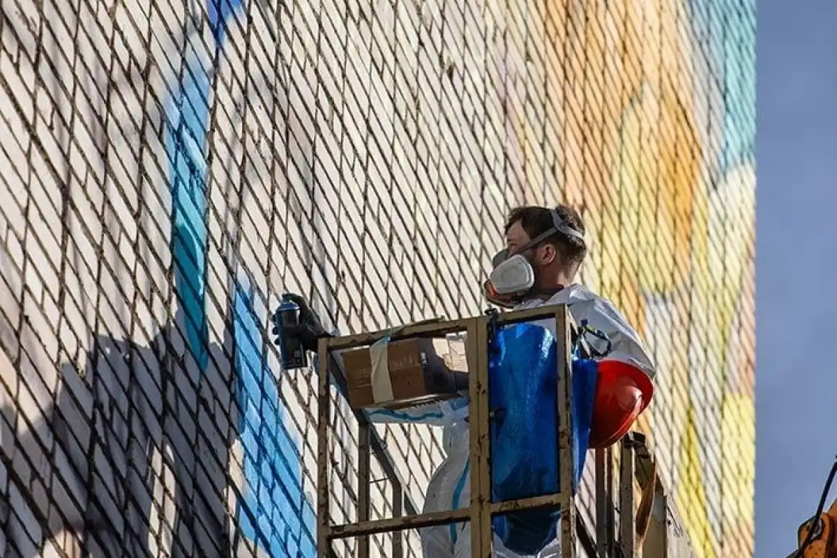 Автор мурала – московский художник Алексей Кузнецов.