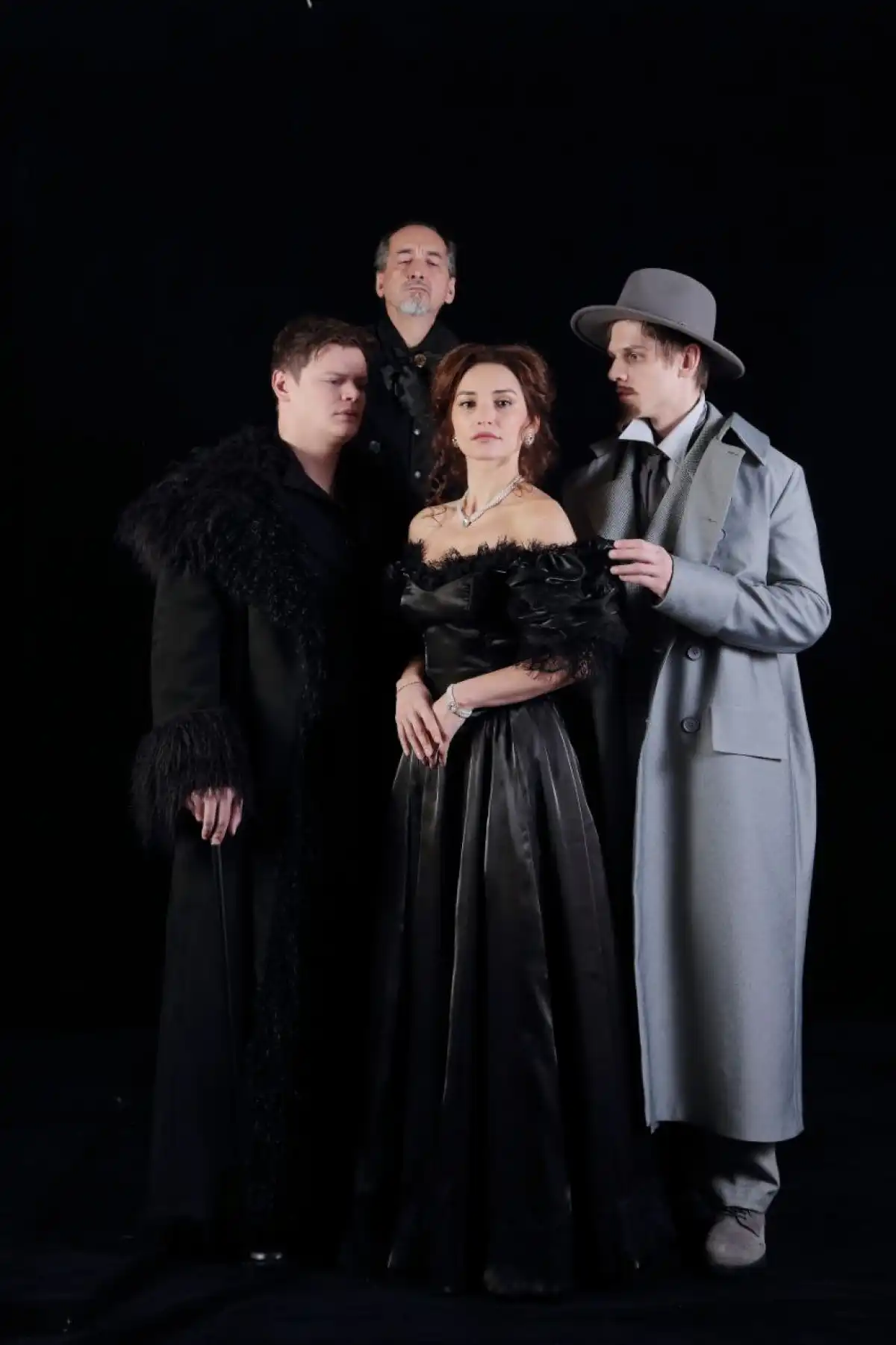 Для премьерной постановки в Великом Новгороде режиссер выбрал пьесу по мотивам романа Ф.М. Достоевск