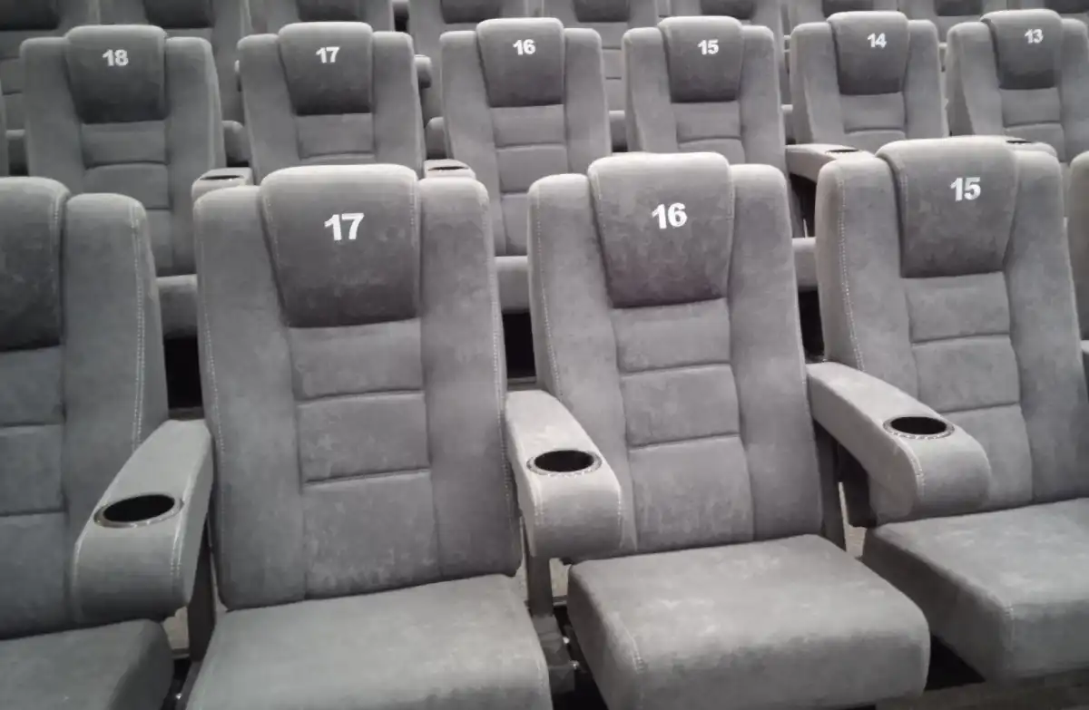 Оборудование в кинозале планируют установить до 1 декабря 2025 года.