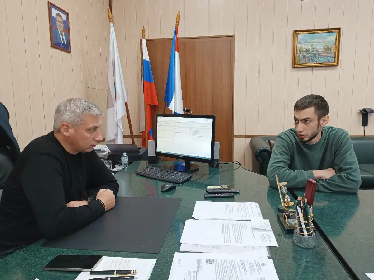 Глава Боровичского округа Андрей Герасимов встретился с Эркентом Дмитриевым.