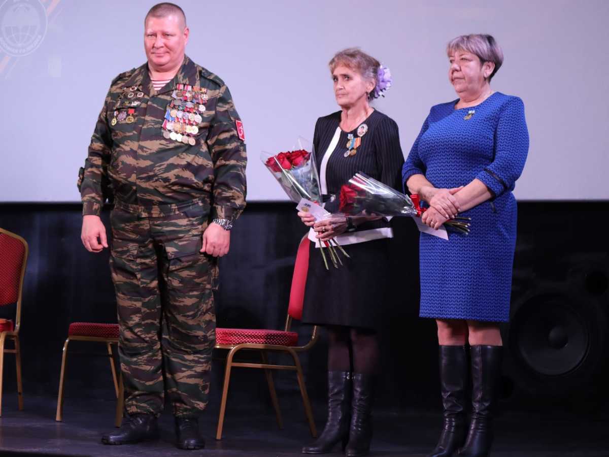 Участниками встреч стали школьники, преподаватели, ветераны специальной военной операции, а также чл