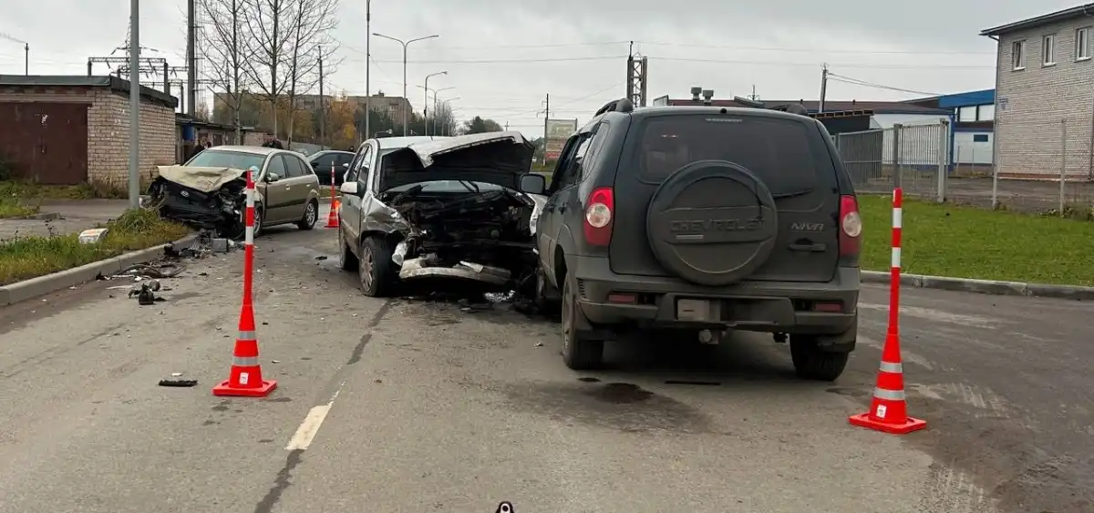 35-летний водитель «Киа» с сотрясением головного мозга самостоятельно обратился в Новгородскую облас