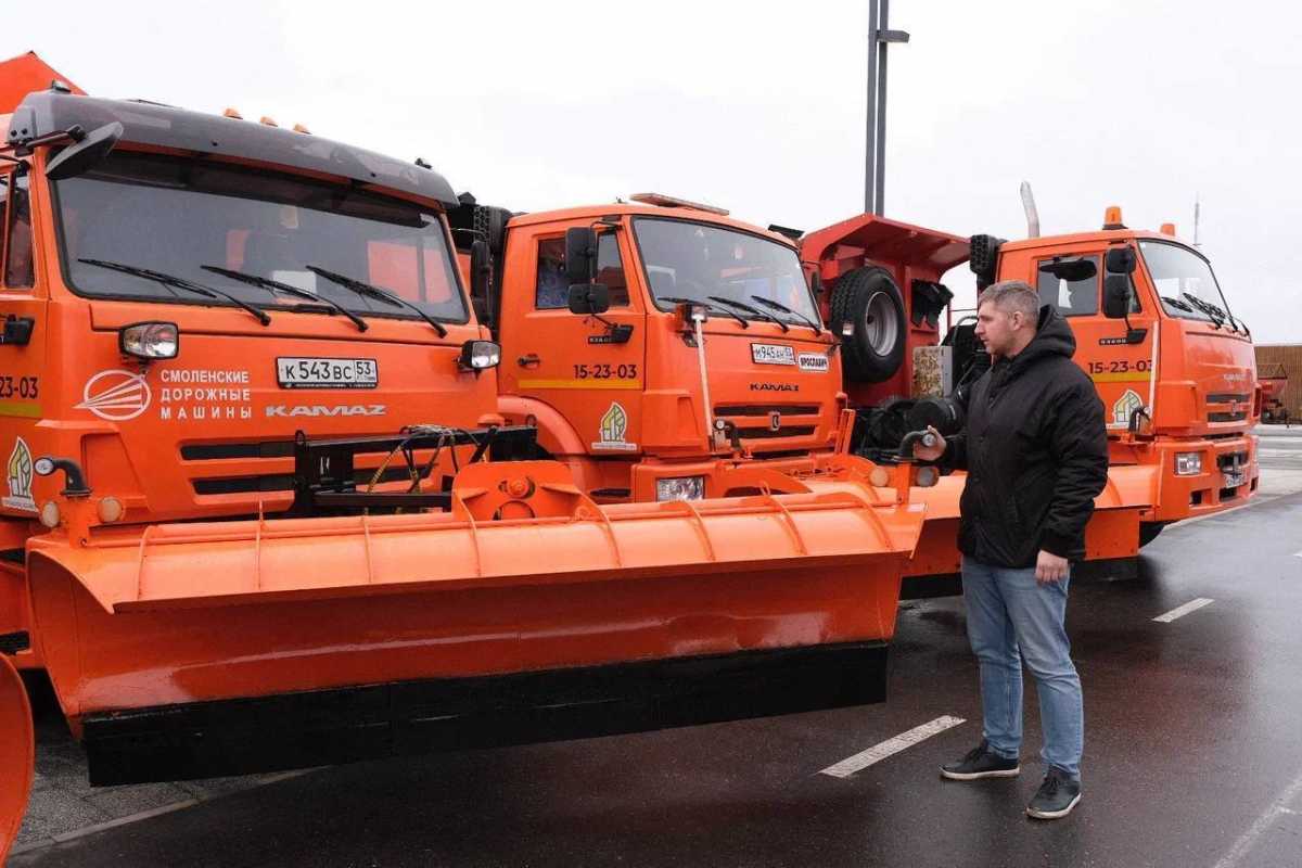 Максим Давиденко убедился, что уборочная техника находится в исправном состоянии.