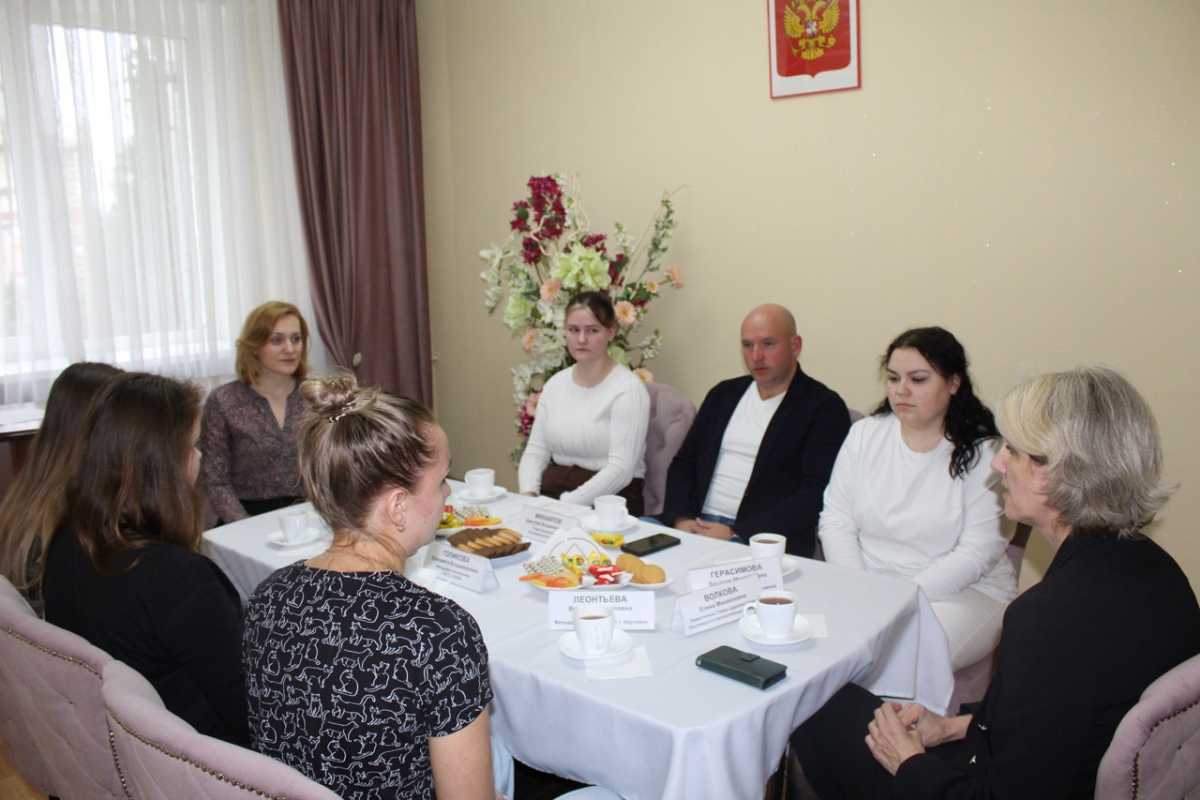 На встрече были затронуты важные вопросы, касающиеся улучшения условий труда и жизни наших молодых к