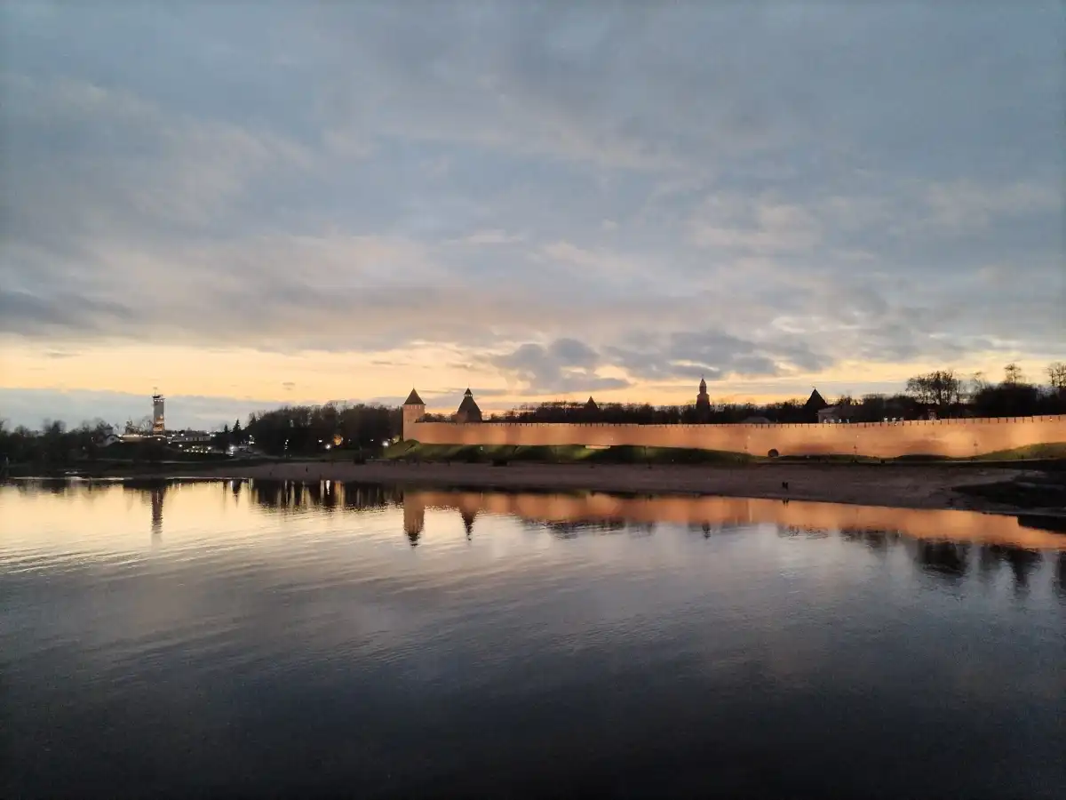 Завтра, 1 ноября, синоптики обещают в регионе облачную погоду и небольшой дождь.