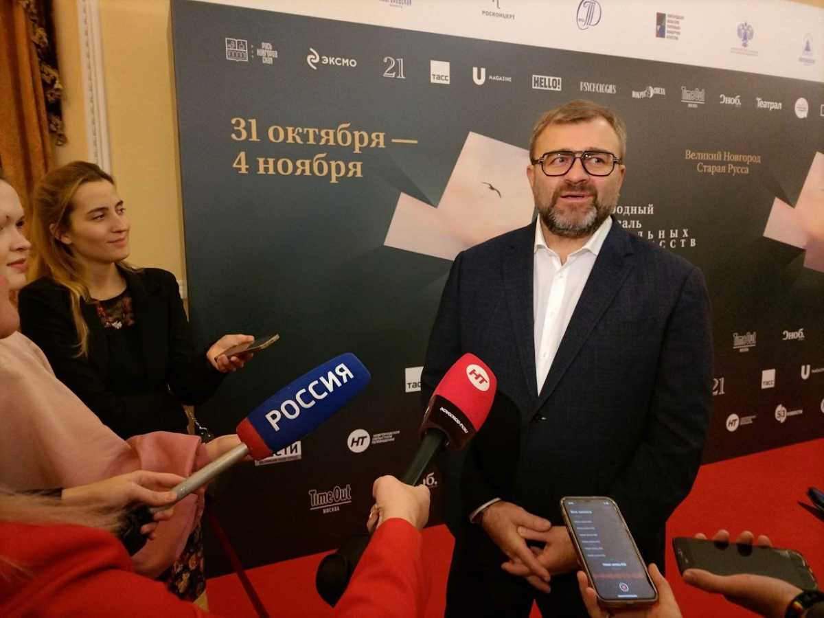 Президент фестиваля Михаил Пореченков пообщался с журналистами перед церемонией открытия фестиваля