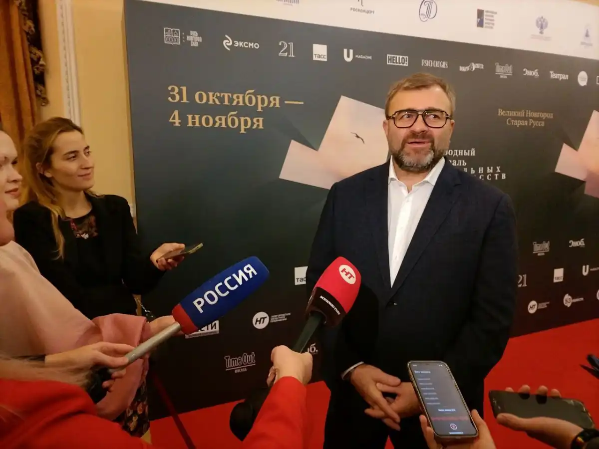 Президент фестиваля Михаил Пореченков пообщался с журналистами перед церемонией открытия фестиваля