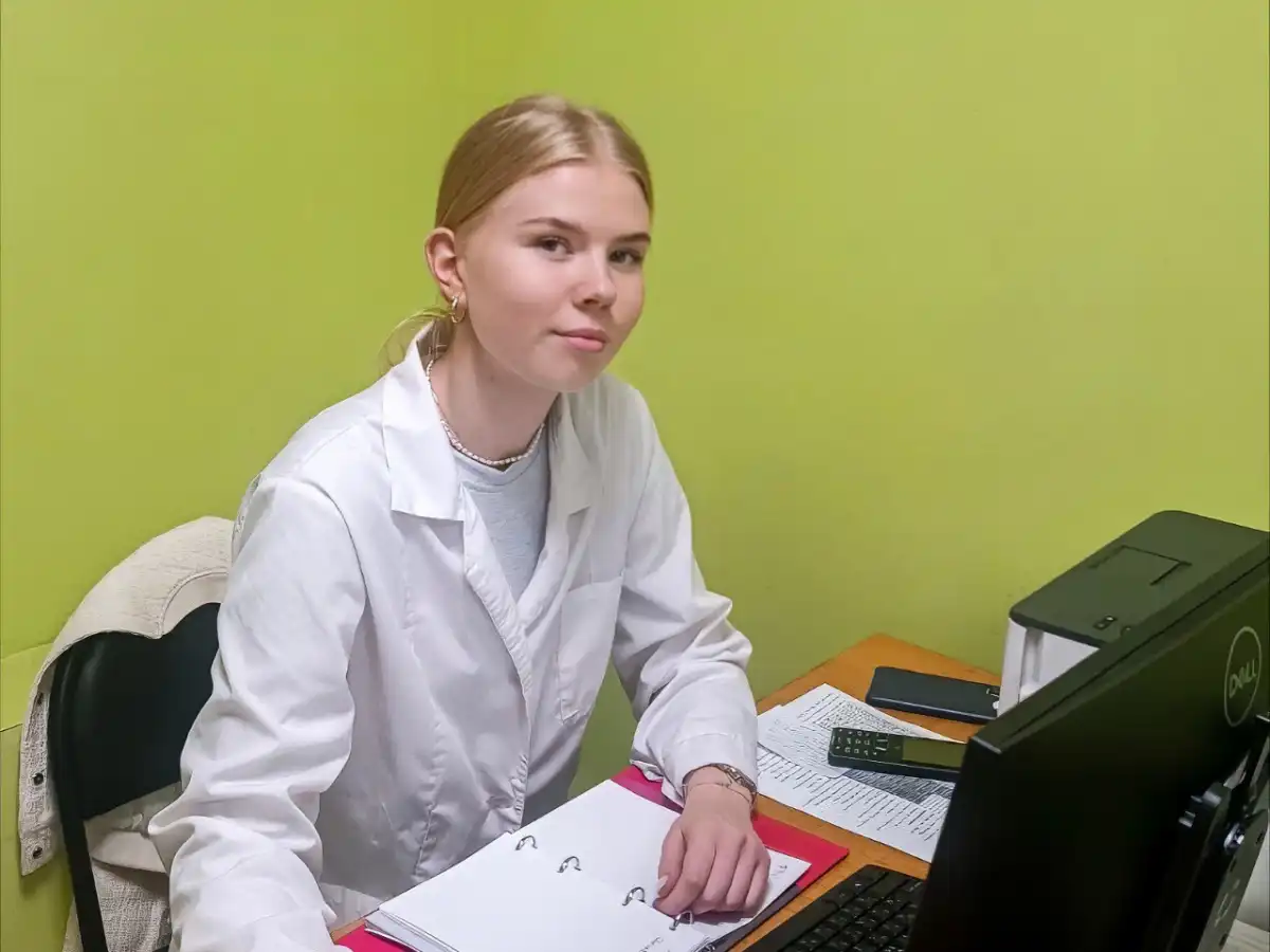 Анна признаётся, что пришла в медицину с простой целью — помогать людямю