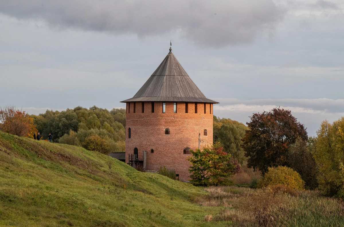 Алексеевская (Белая) башня – единственная полностью сохранившаяся башня Окольного города, внешней об