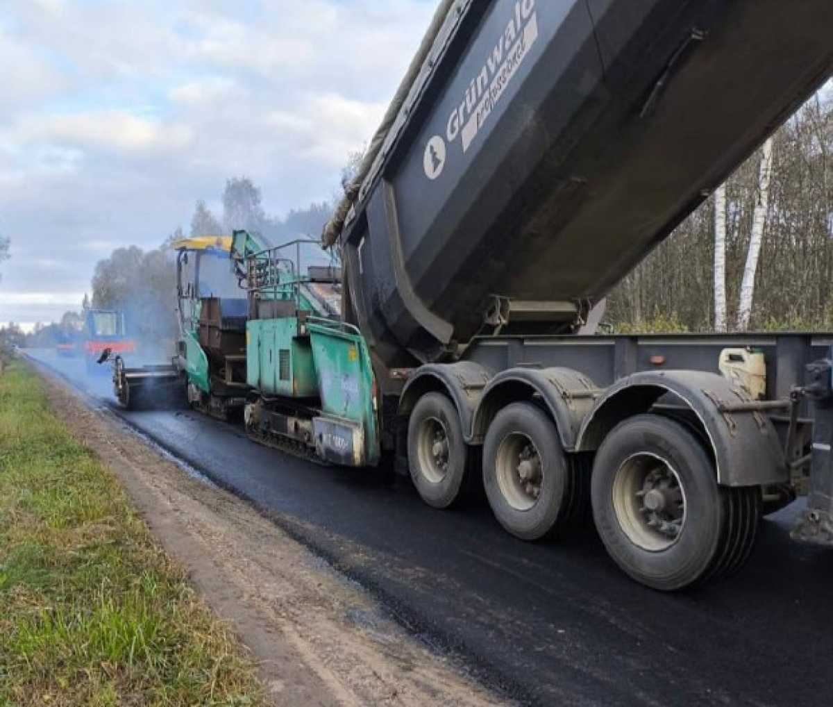 Дорога полностью обновлена, что обеспечивает безопасность и комфорт передвижения для всех видов тран