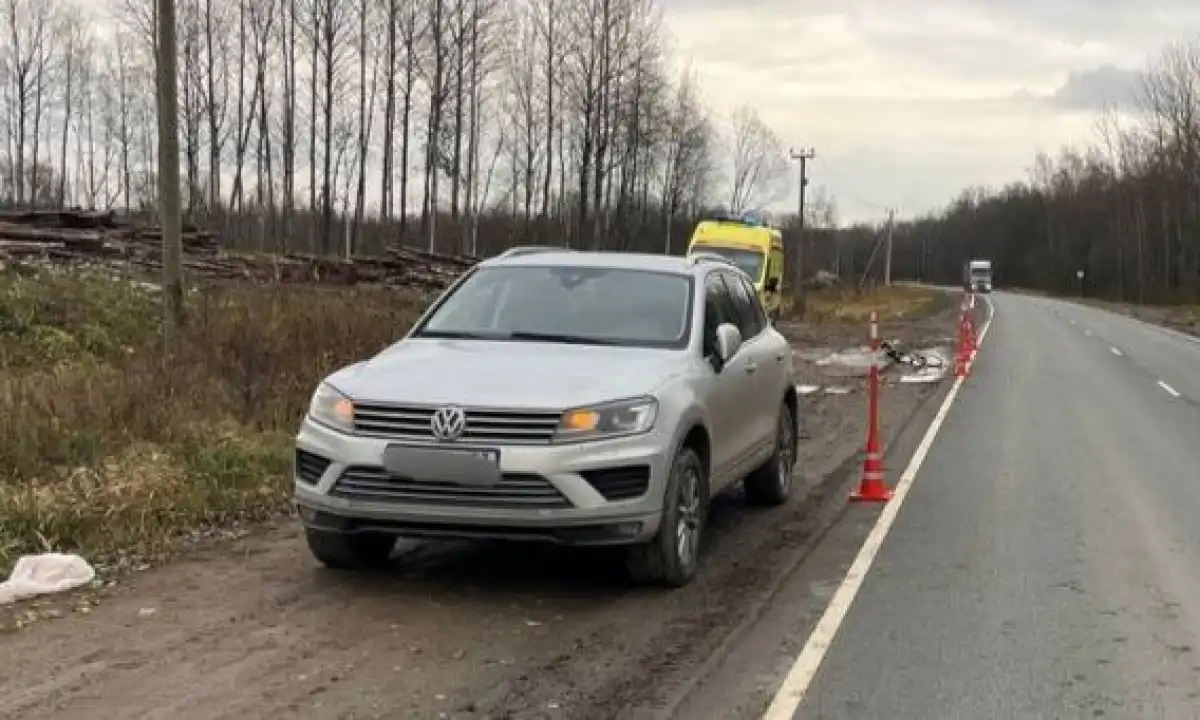 Автомобиль совершил наезд на водителя велосипеда.