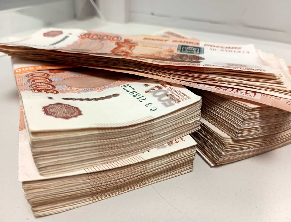 Самую большую сумму сбережений в октябре отдала мошенникам новгородка – 6,5 млн рублей.