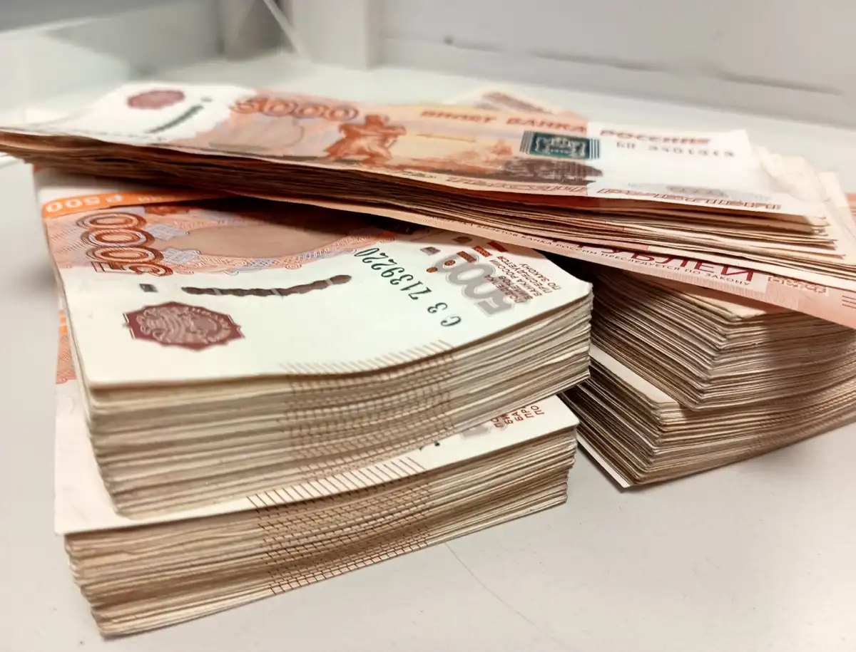 Самую большую сумму сбережений в октябре отдала мошенникам новгородка – 6,5 млн рублей.