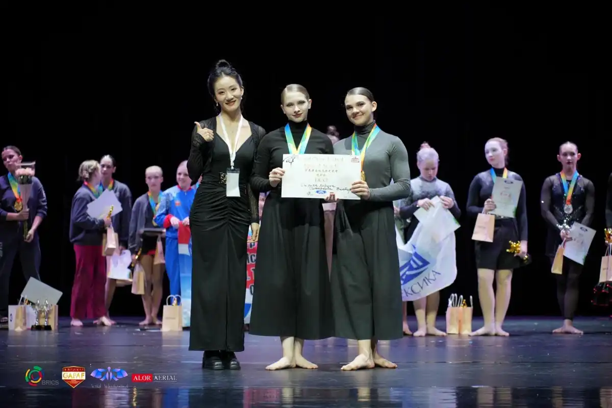 Главный судья фестиваля воздушной гимнастики Aerial Arte Festival Фэри Пэнг, Марина Силина и Виктория Пожарнова.