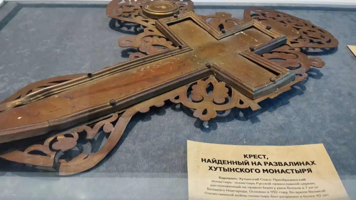 Крест Варлаамо-Хутынского Спасо-Преображенского монастыря является частью экспозиции Зала воинской славы в Великом Новгороде.