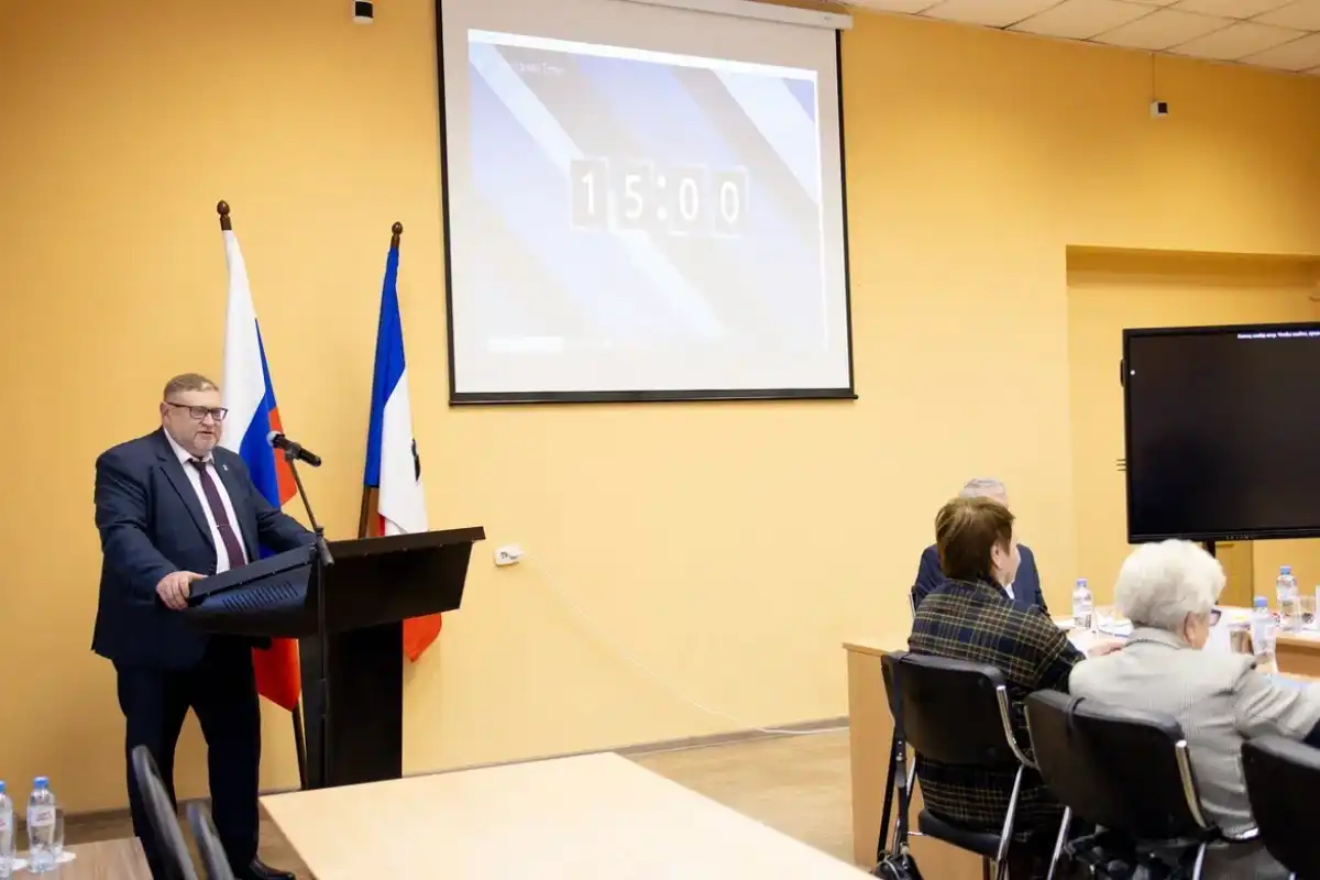 Андрей Устинов представил программу развития Любытинского округа.