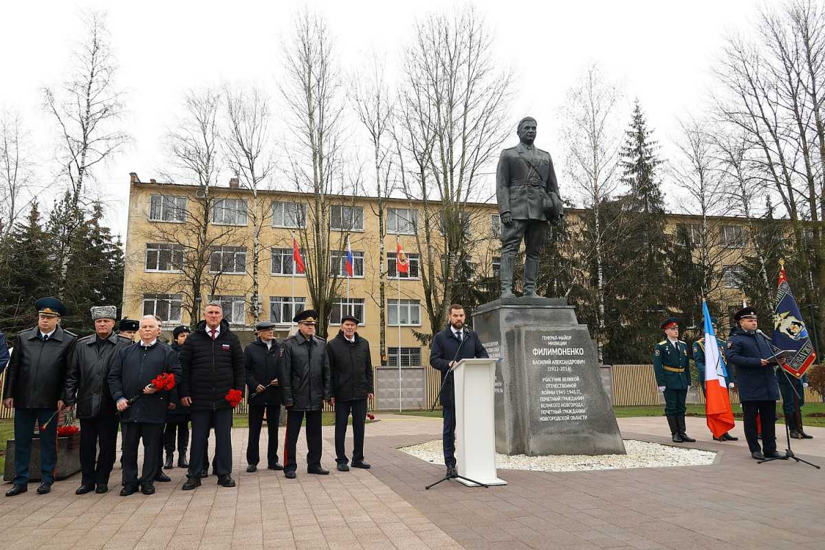 В Великом Новгороде открыли обновлённый сквер Защитников Отечества