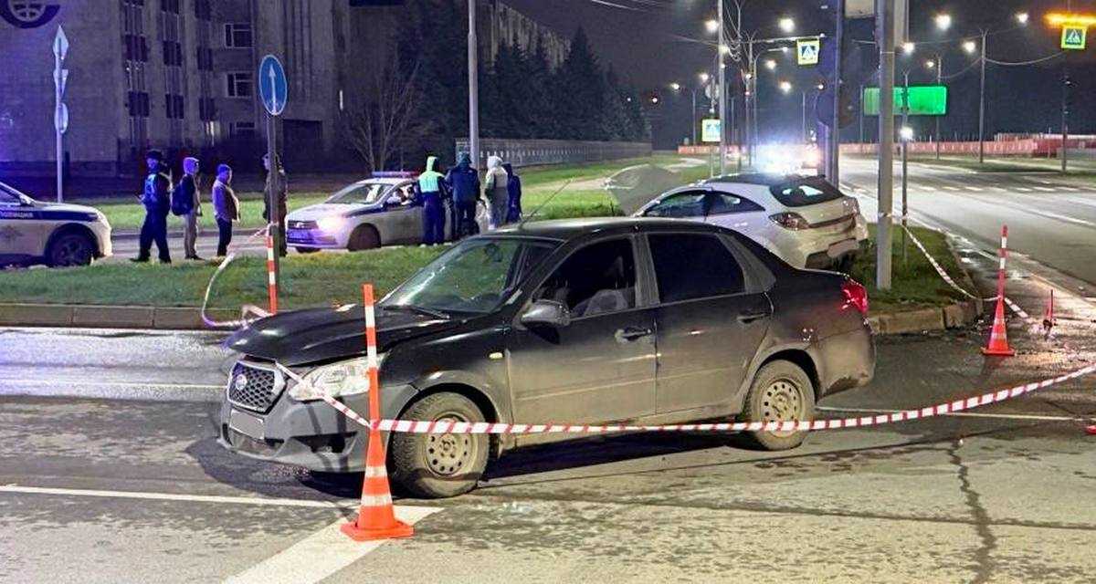Обоих водителей медики скорой помощи осмотрели на месте происшествия.