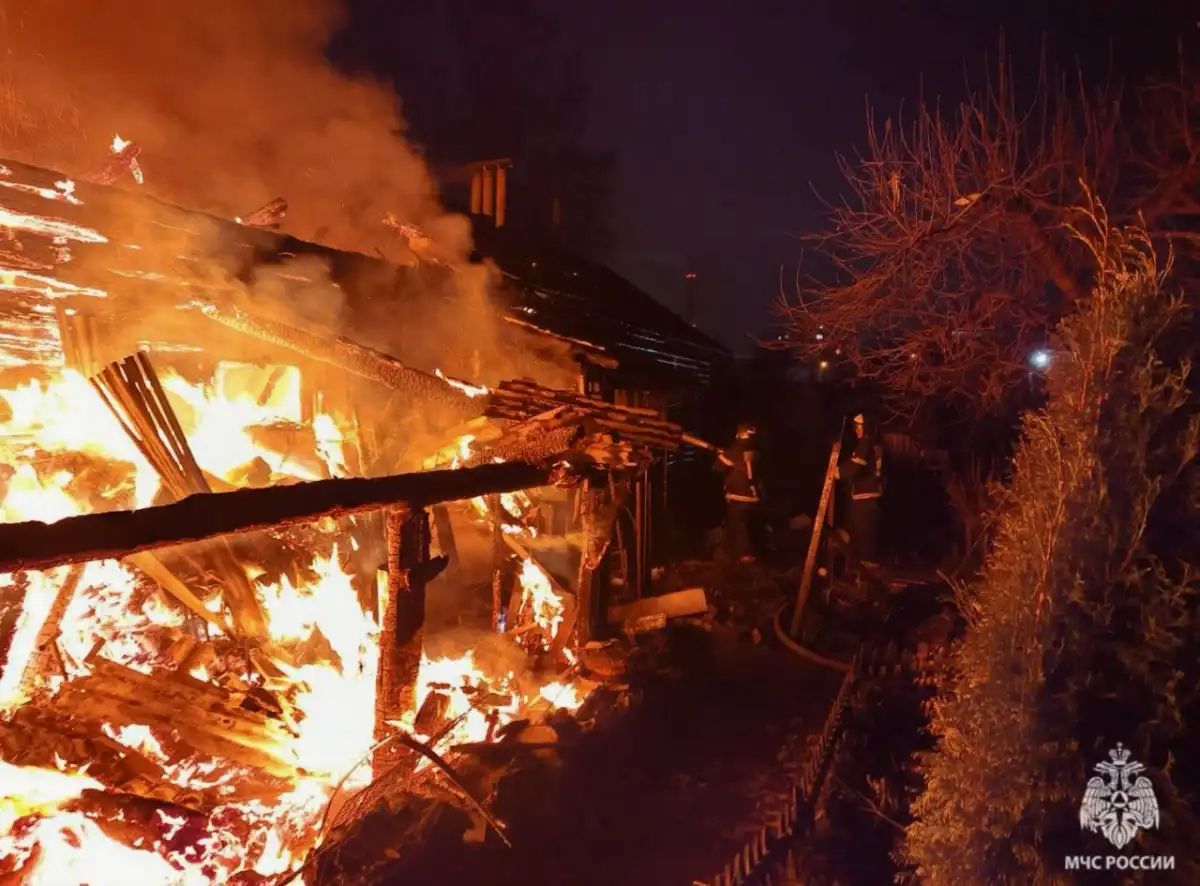 Причину пожара устанавливают органы дознания.