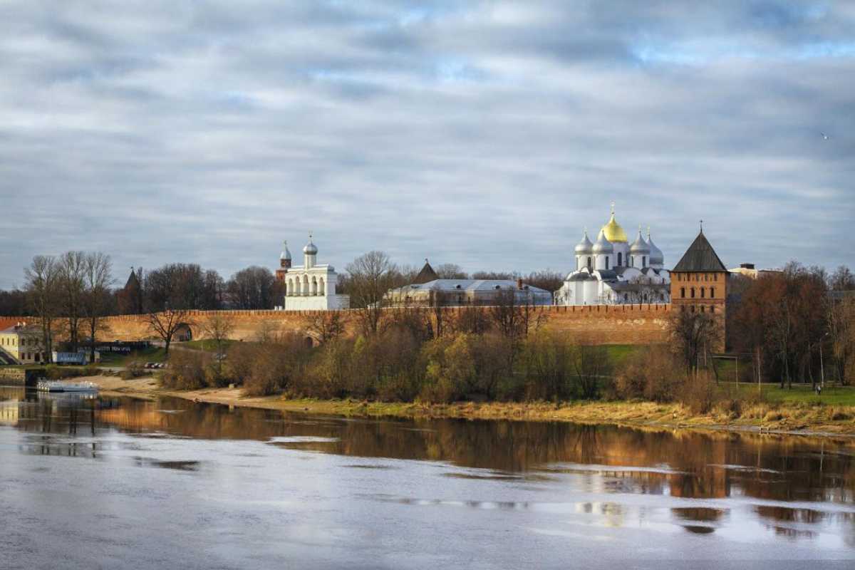 В первые дни ноябрь побаловал новгородцев непривычно тёплой погодой.