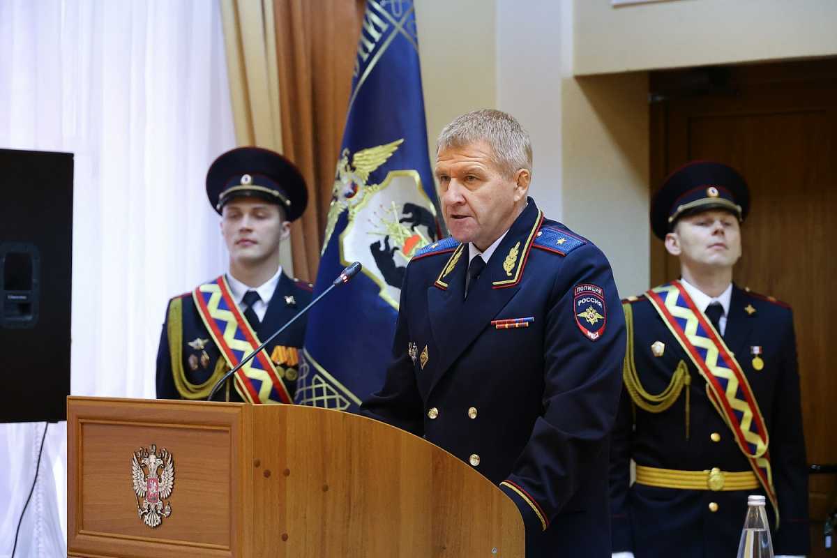 Начальник областного УМВД Андрей Коновалов поздравил коллег с профессиональным праздником.