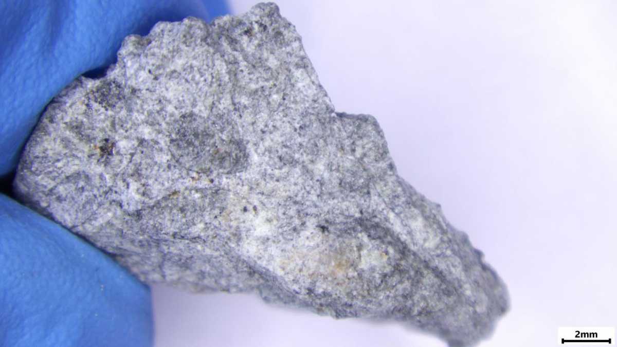 Метеорит, скорее всего, относится к обыкновенным хондритам.