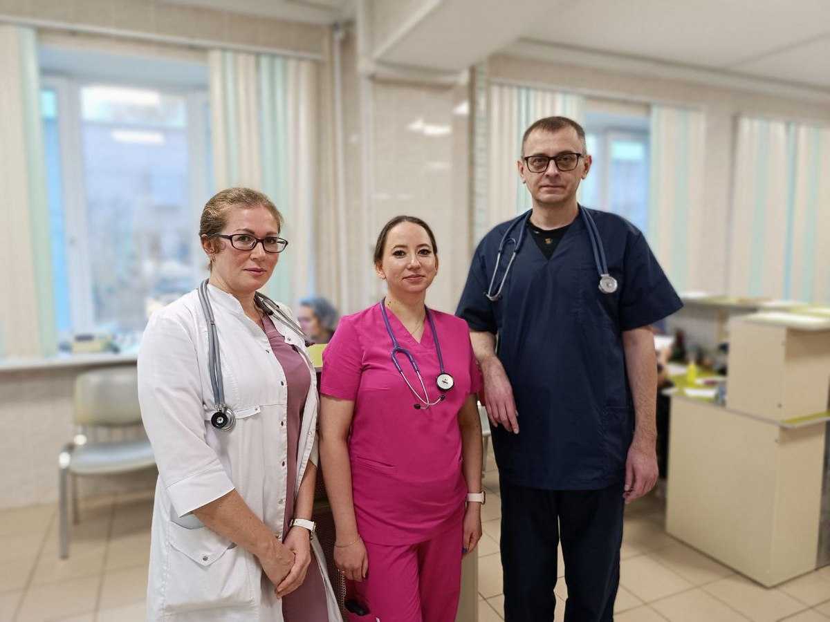 Под руководством опытных врачей женщине стабилизировали дыхание и сердечную деятельность.