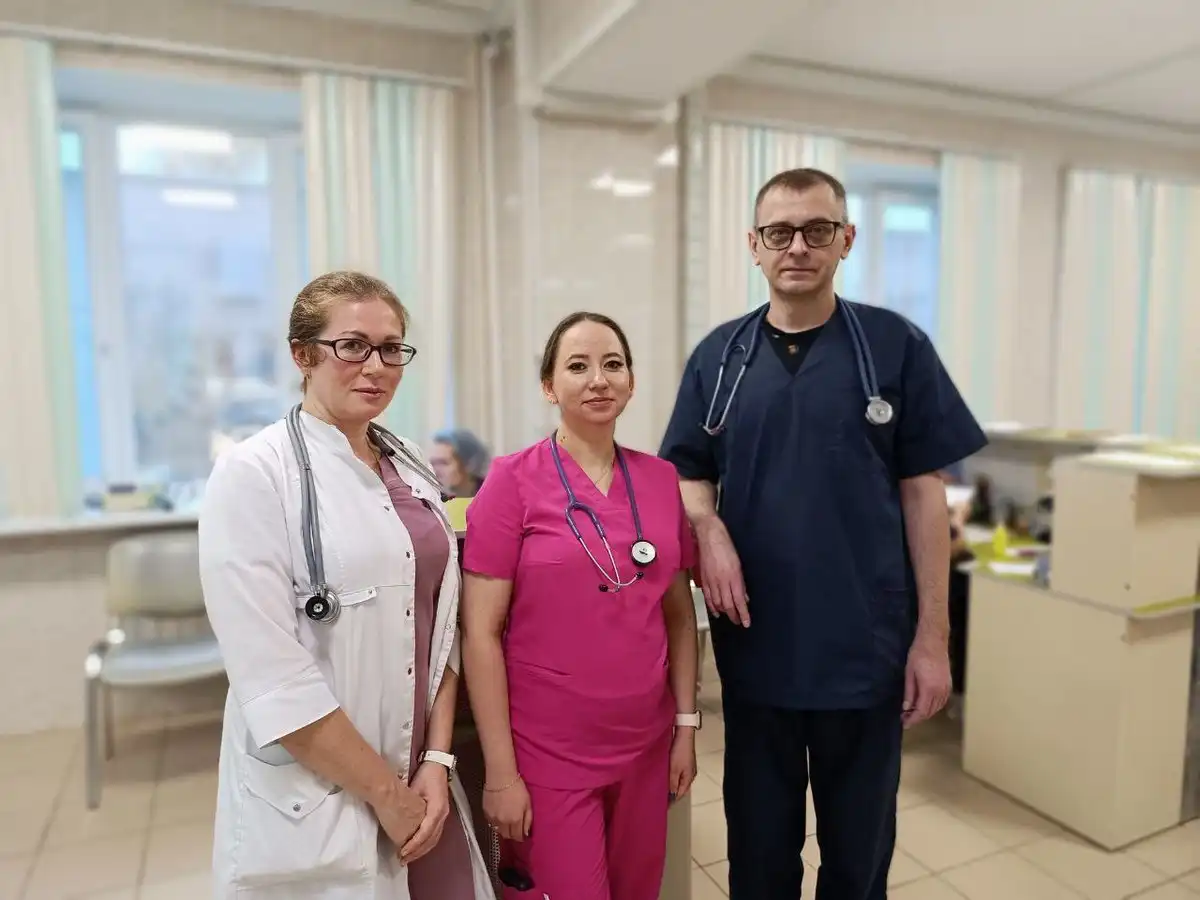 Под руководством опытных врачей женщине стабилизировали дыхание и сердечную деятельность.