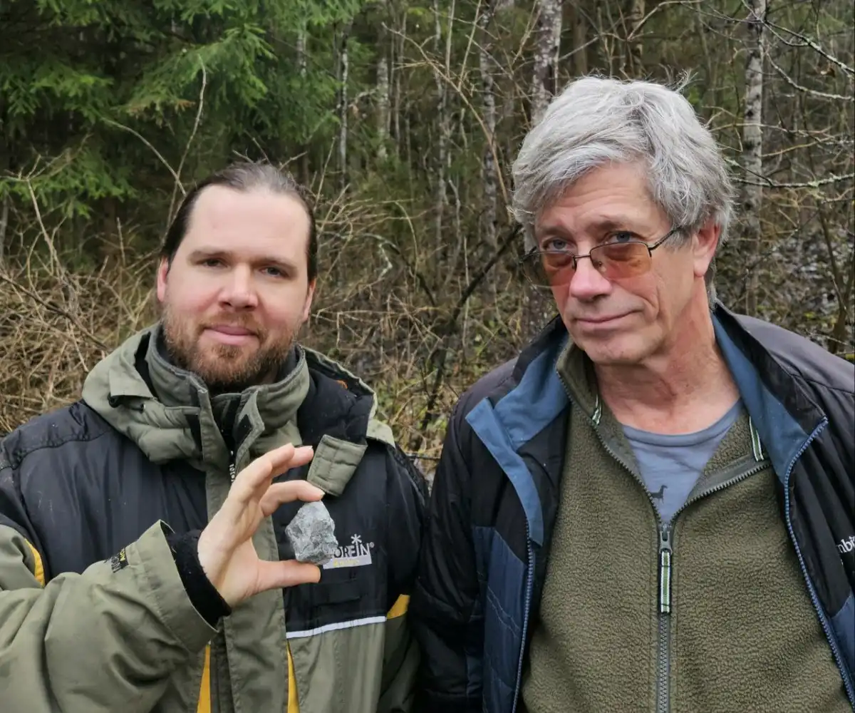 Сотрудники лаборатории метеоритики и космохимии ГЕОХИ РАН Константин Рязанцев (слева) и Дмитрий Сади