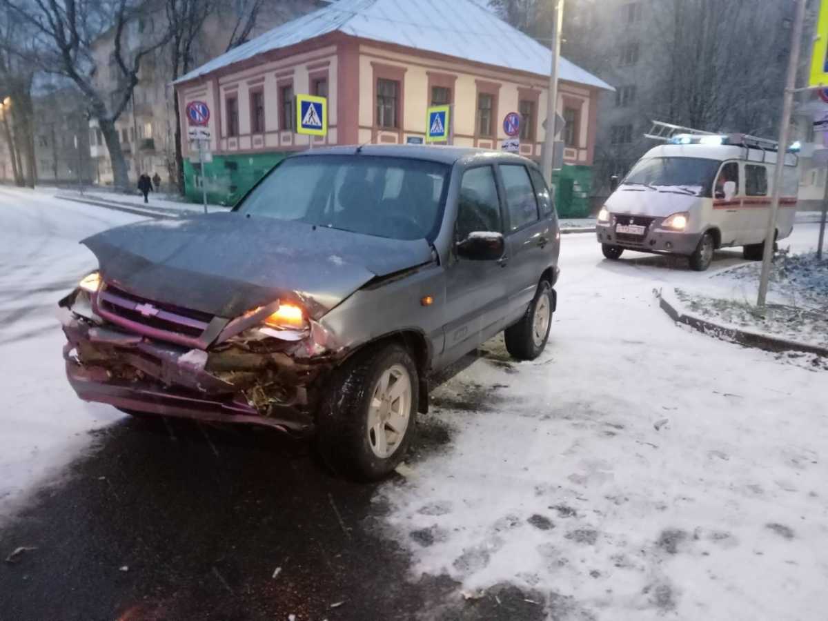 Причина ДТП и ущерб устанавливаются.