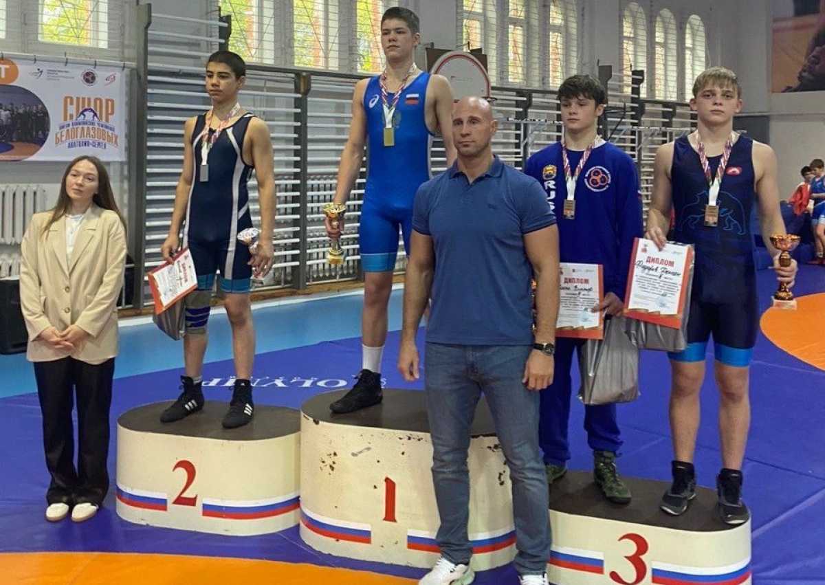 Демьян Фёдоров тренируется в спортшколе олимпийского резерва №4 Великого Новгорода.