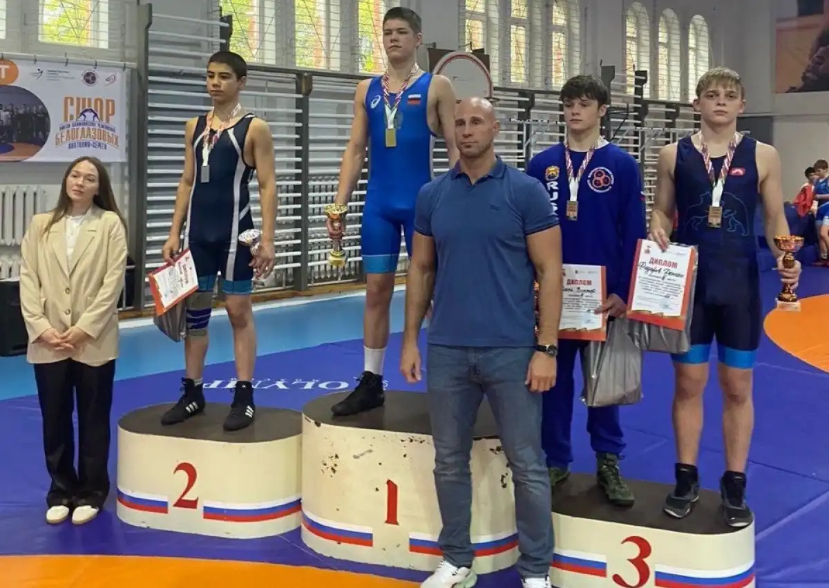 Демьян Фёдоров тренируется в спортшколе олимпийского резерва №4 Великого Новгорода.