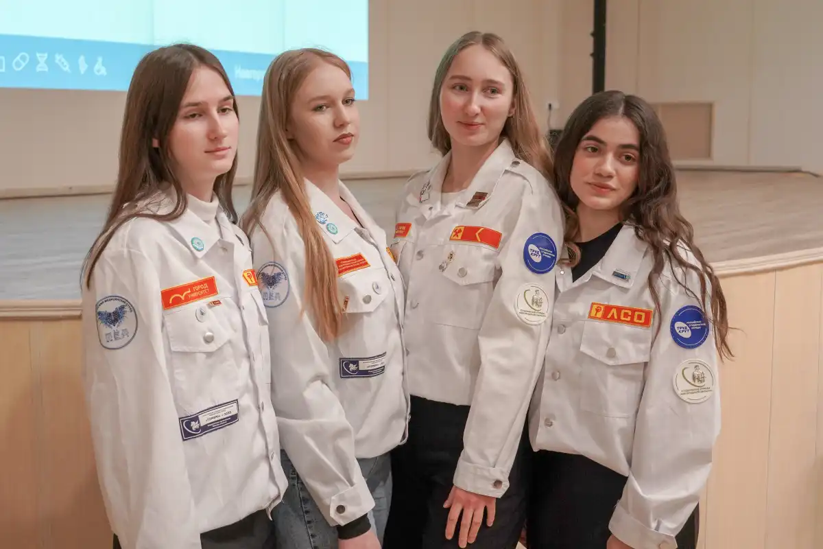 Волонтёры-медики оказывают помощь больницам всего региона и госпиталю ветеранов войн.