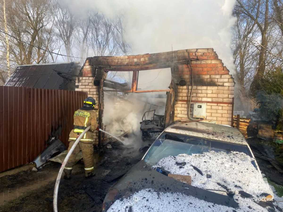На пожаре в Боровичах никто не пострадал.