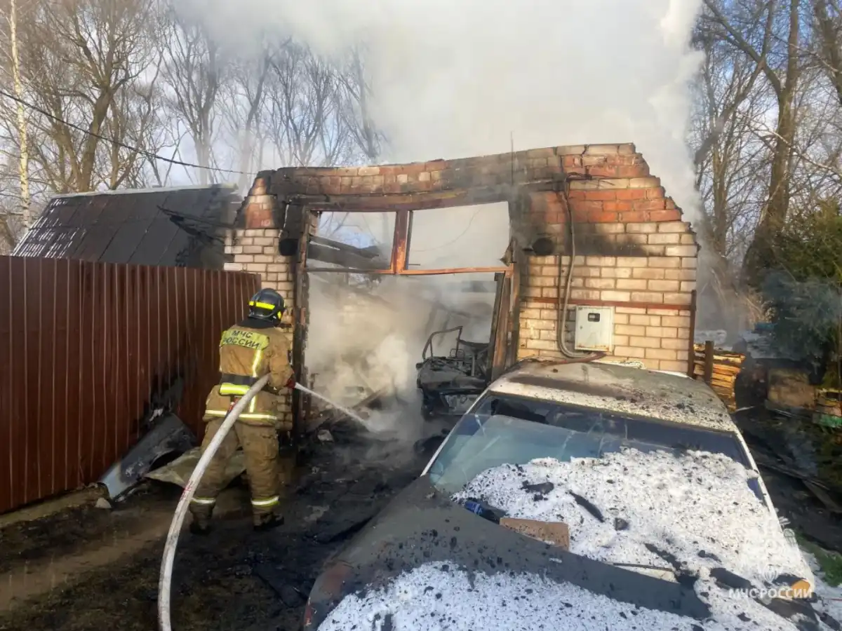 На пожаре в Боровичах никто не пострадал.