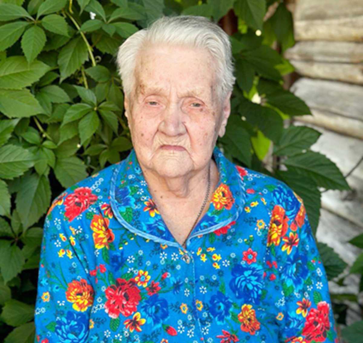 Сотням детей педагог передала свои знания и любовь к родному языку. Ученики ее любили и уважали.