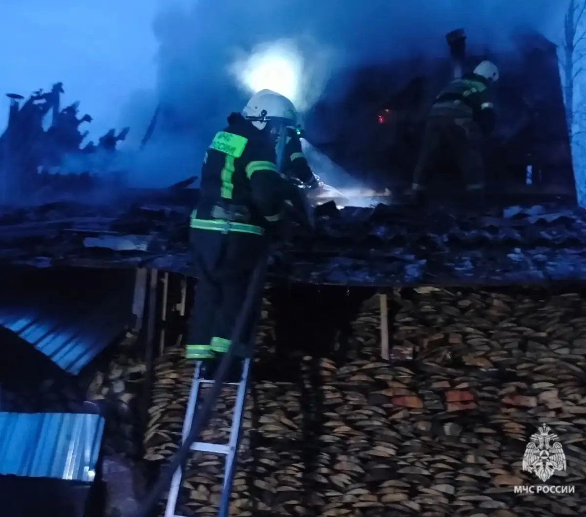 Тушение пожара в Новосельском поселении Старорусского округа.