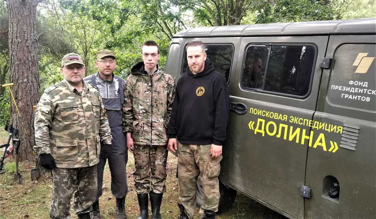 Под Сольцами. Игорь Неофитов (слева).