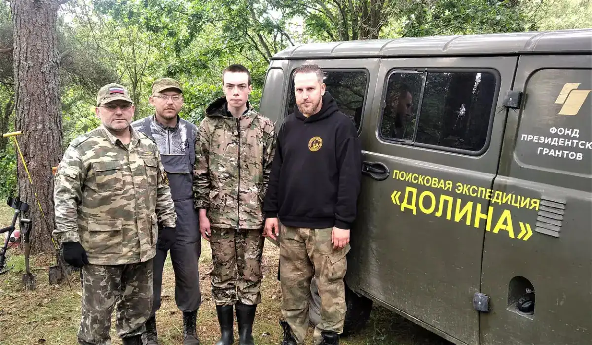 Под Сольцами. Игорь Неофитов (слева).