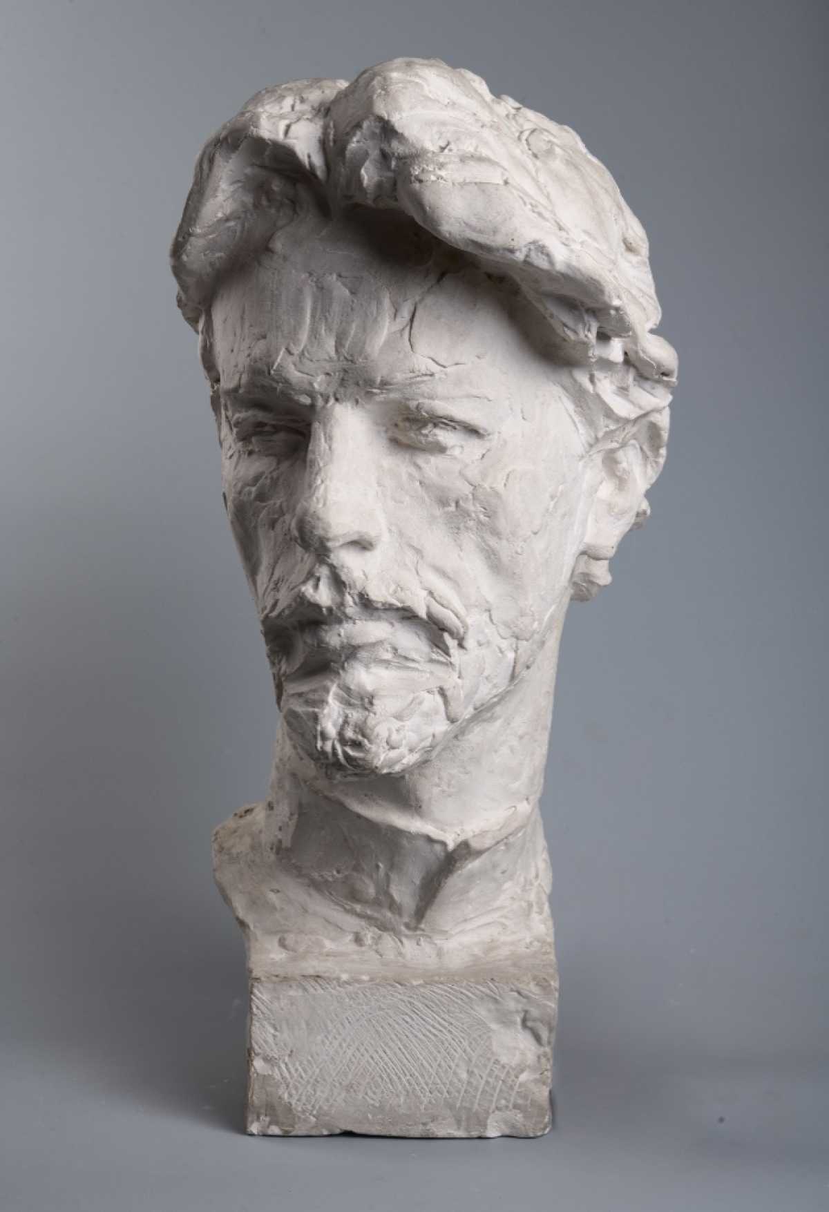 Аникушин преподнёс бюст в дар своему близкому другу, искусствоведу, академику АХ СССР Петру Матвееви