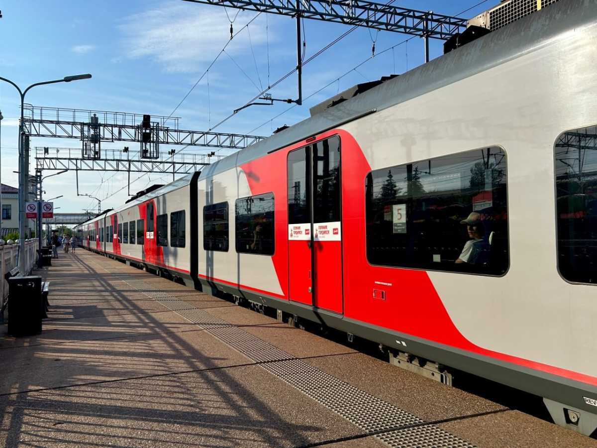 Изменения вызваны проведением капитального ремонта главного пути на станции Колпино в Санкт-Петербур