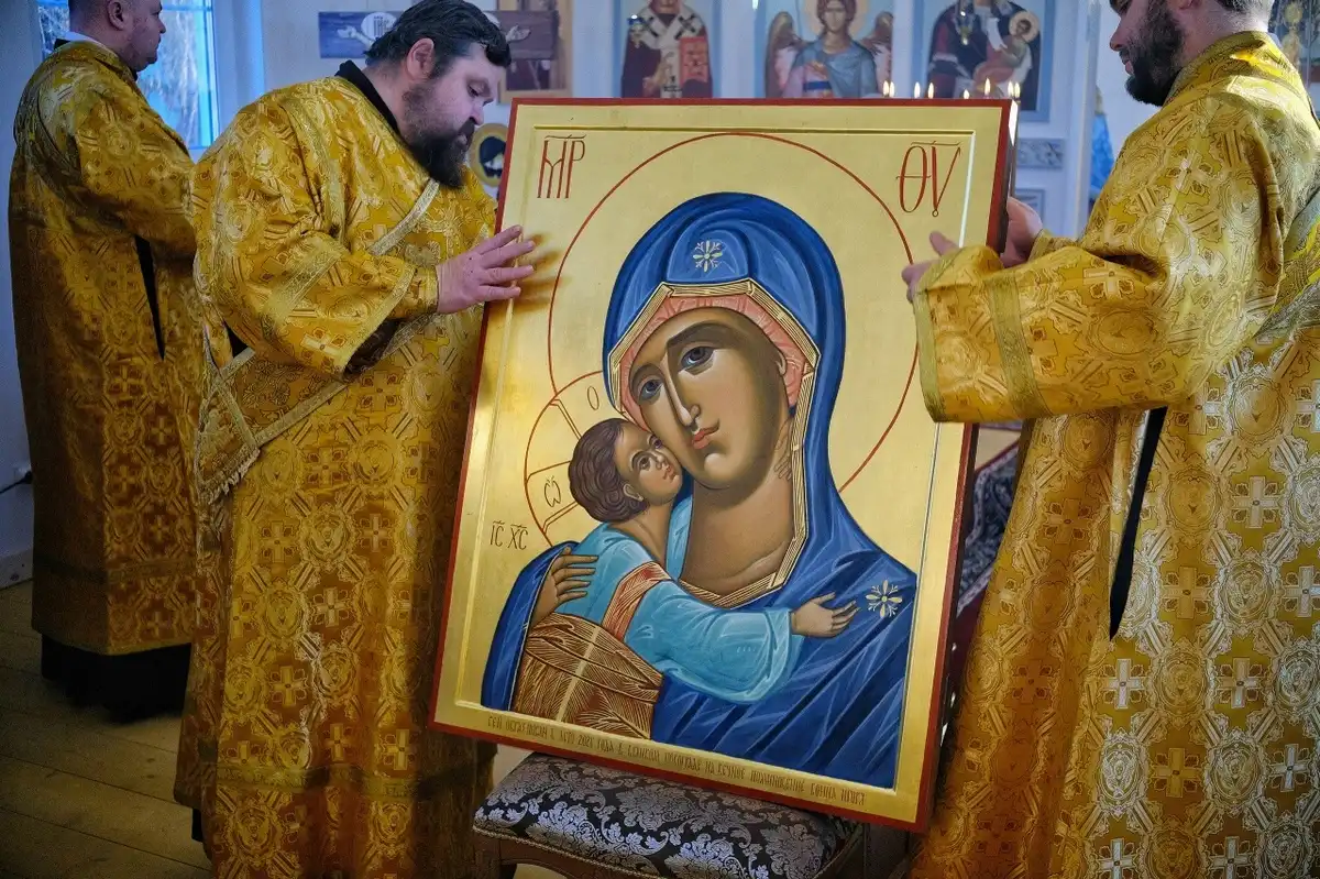 Чудотворная икона Пресвятой Богородицы «Игоревская» почитается как помощница в бедах и утешительница