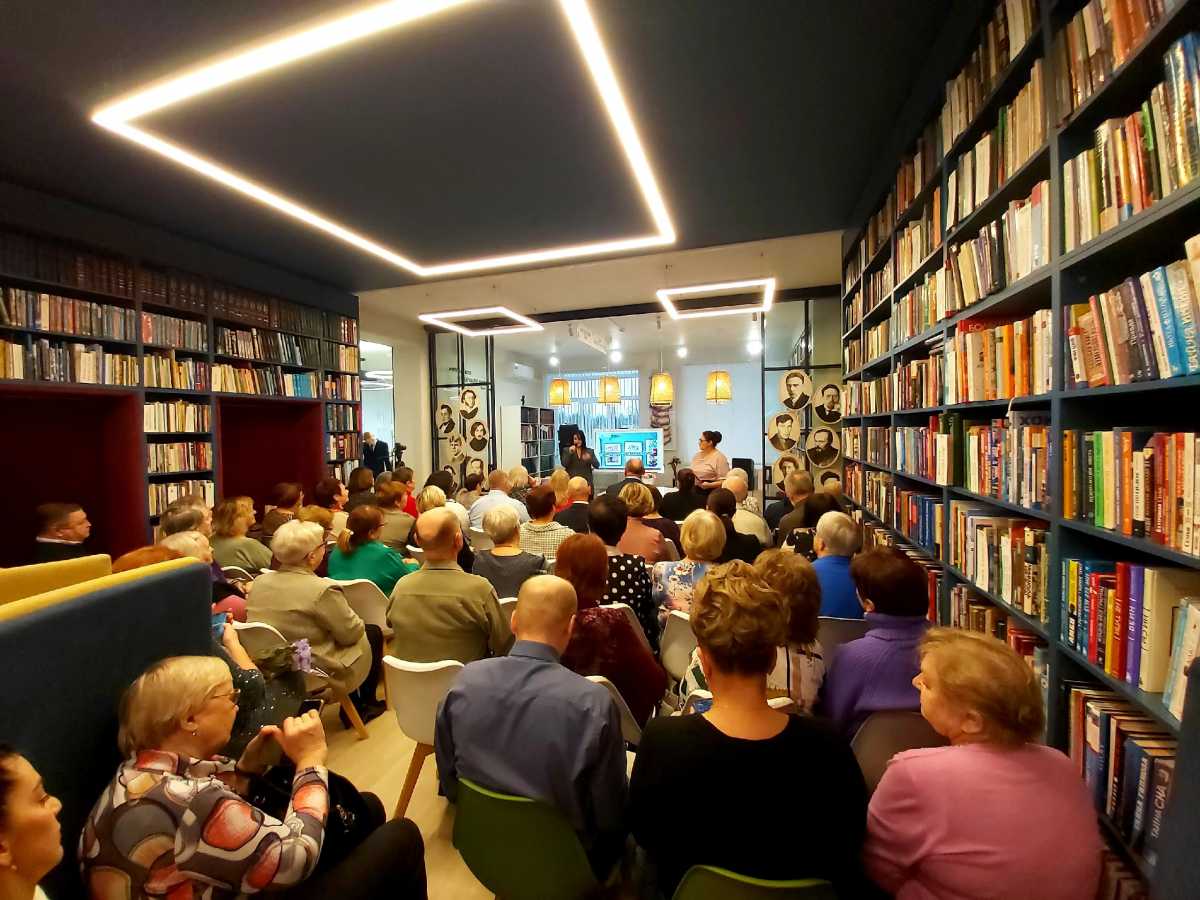 Услугами Любытинской библиотеки пользуются порядка 2 тысяч читателей.